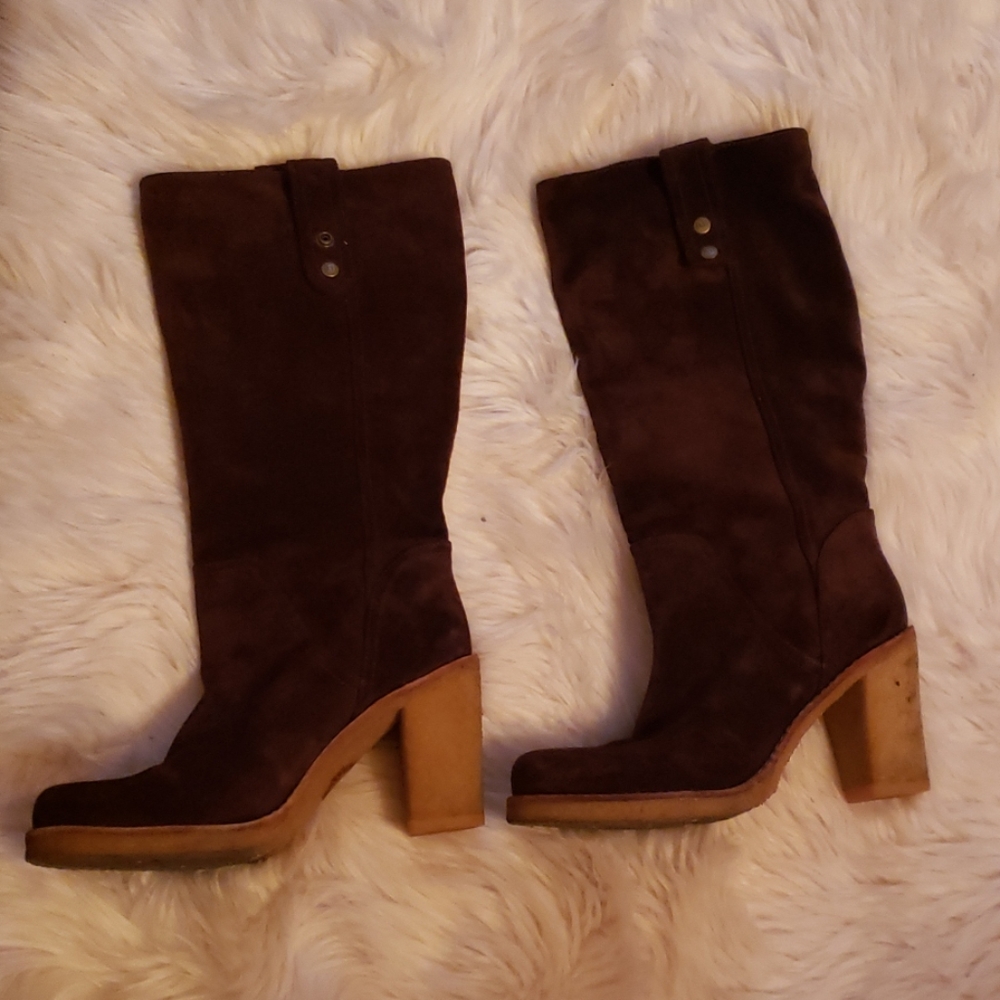 Dark brown booths